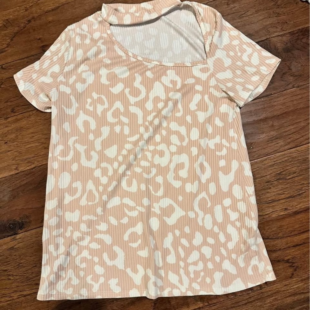 Elegant Tan and Cream Women's Short Sleeve Top